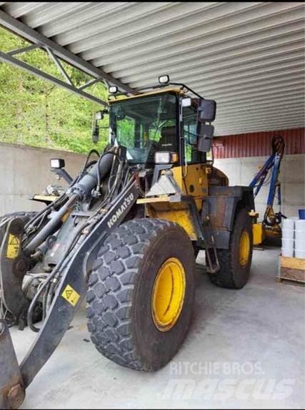 Komatsu WA200 PT 輪胎式裝載機