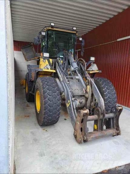 Komatsu WA200 PT 輪胎式裝載機