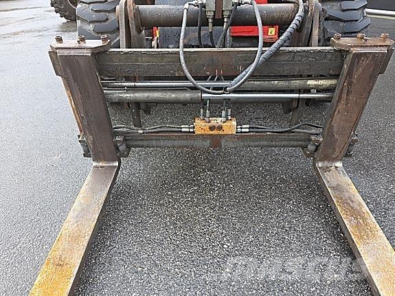 Manitou MT 625 伸縮臂操作車