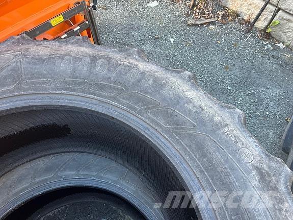 Mitas  輪胎、車輪和輪圈