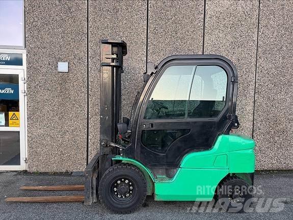 Mitsubishi FD25N 柴油卡車