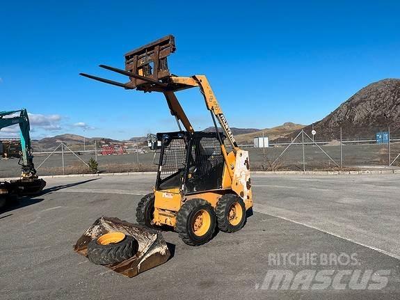 Mustang 2040 滑移轉向裝載機