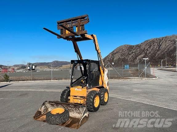 Mustang 2040 滑移轉向裝載機