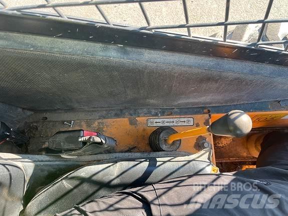 Mustang 2040 滑移轉向裝載機