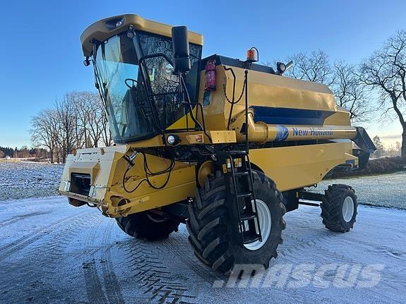 New Holland TC5050 聯合收穫機