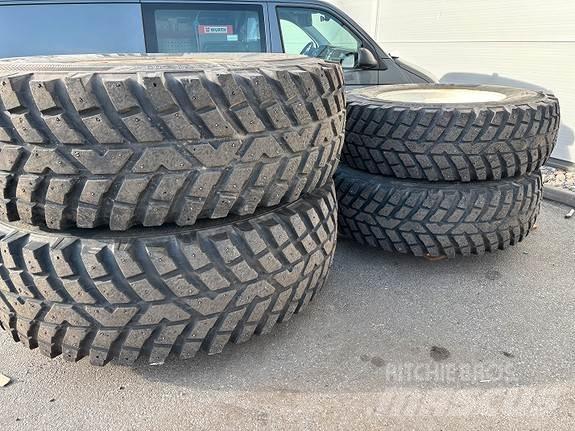 Nokian TRI 2 輪胎、車輪和輪圈