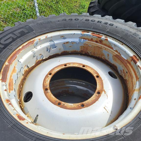 Nokian TRI 2 輪胎、車輪和輪圈