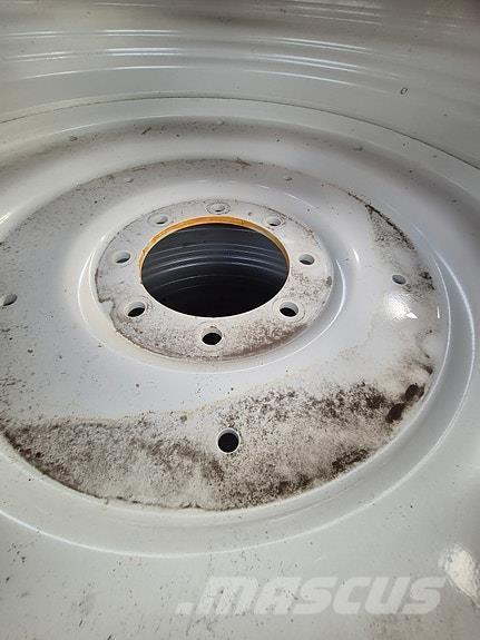 Nokian TRI2 輪胎、車輪和輪圈