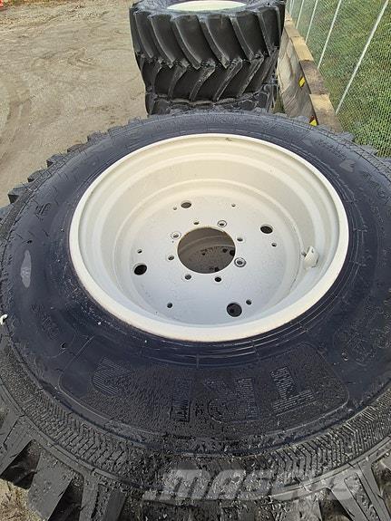 Nokian TRI2 輪胎、車輪和輪圈