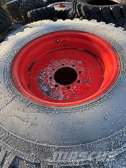 Nokian TRI2 輪胎、車輪和輪圈