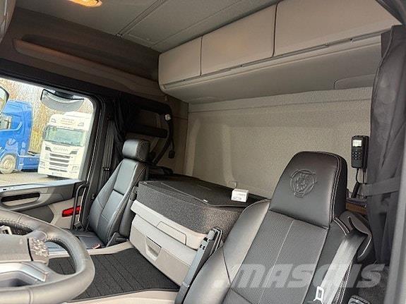 Scania P340 貨箱式卡車