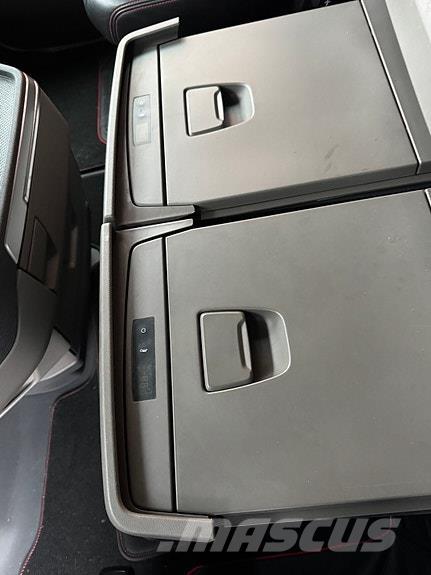 Scania S650B6X2NB 貨箱式卡車