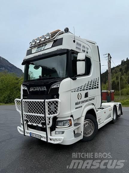 Scania S730 6x2 曳引機組件