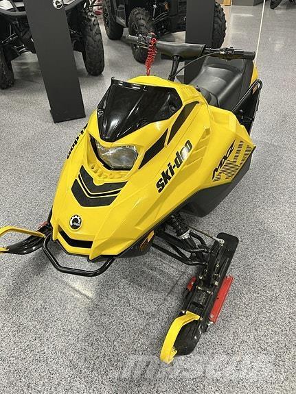 Ski-doo MXZ 120 雪地摩托車
