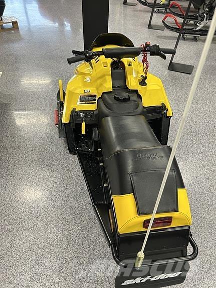 Ski-doo MXZ 120 雪地摩托車