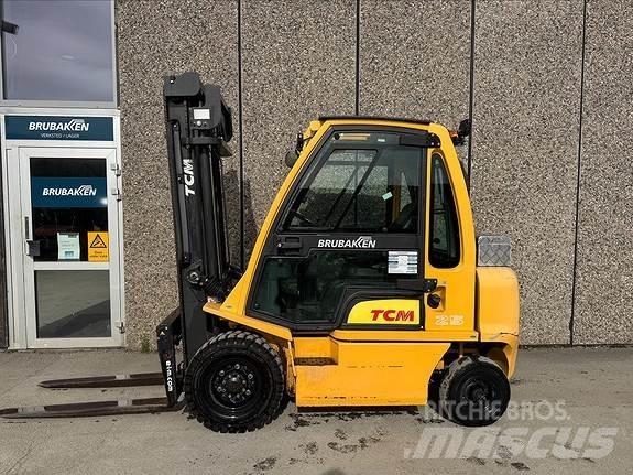 TCM FD25 柴油卡車