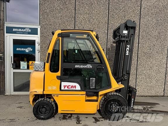 TCM FD25 柴油卡車