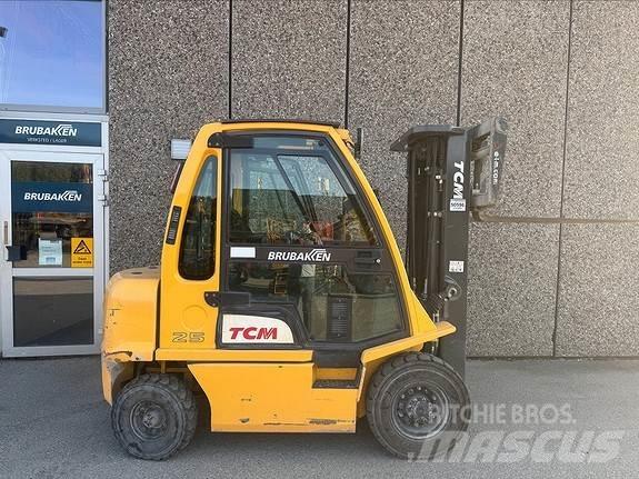 TCM FD25 柴油卡車