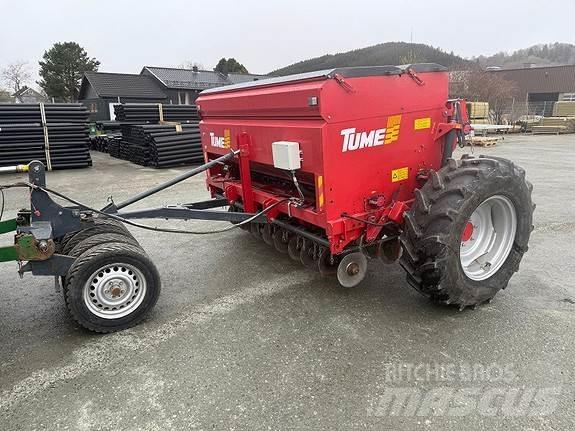 Tume HKL 2500 肥料撒布機