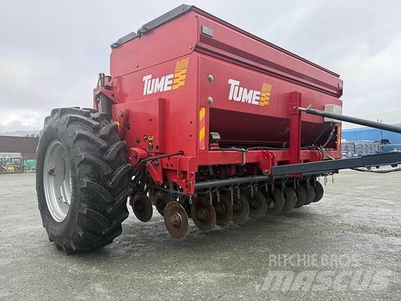 Tume HKL 2500 肥料撒布機