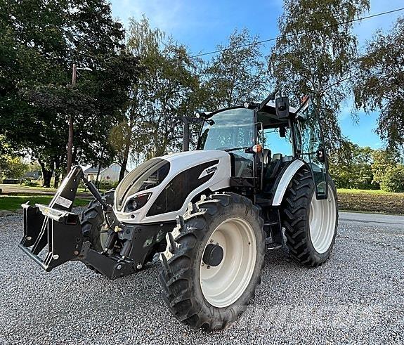 Valtra A114 曳引機