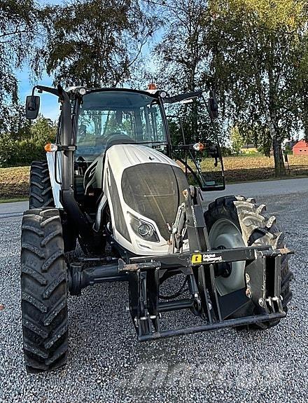 Valtra A114 曳引機