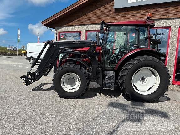 Valtra A114 曳引機
