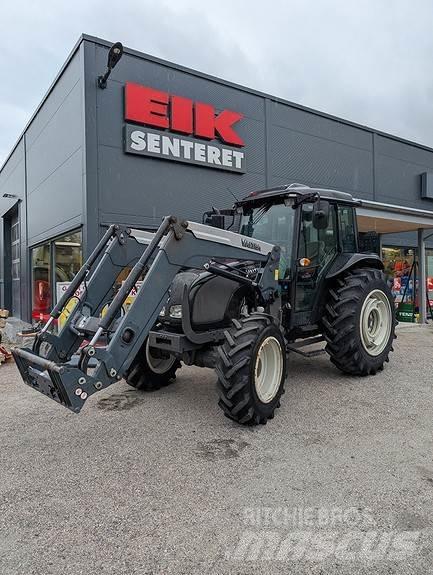 Valtra A83 曳引機