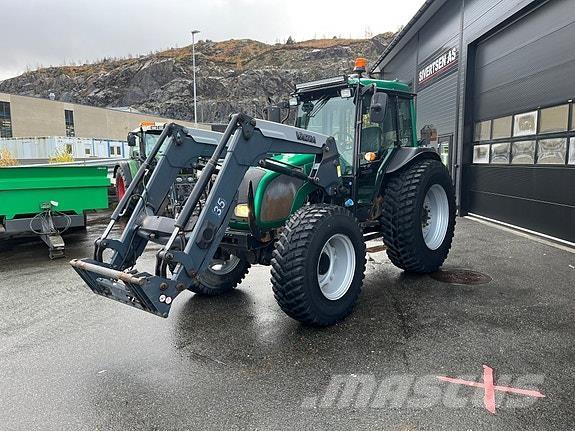 Valtra A83 曳引機