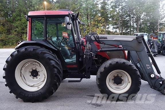 Valtra A85 曳引機
