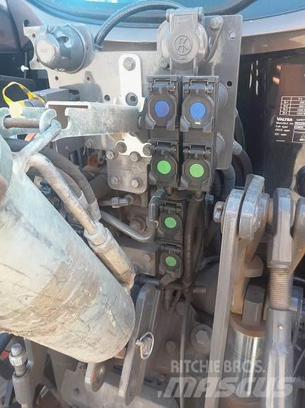 Valtra G105 曳引機