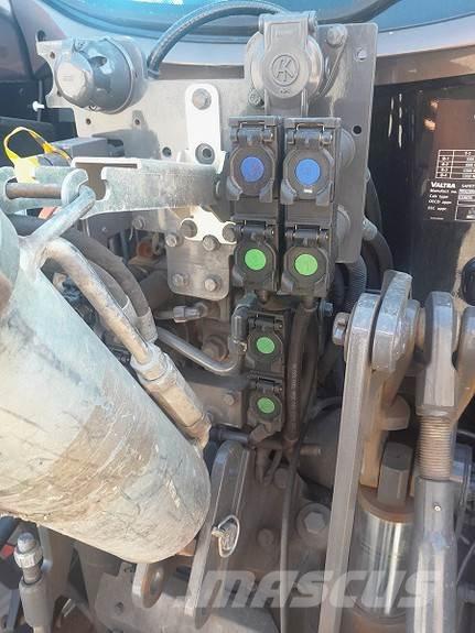 Valtra G105 曳引機