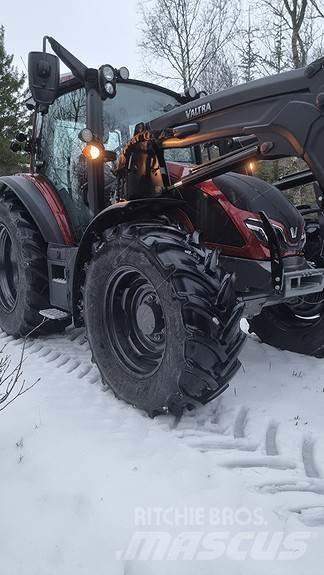 Valtra G135A 曳引機