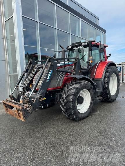 Valtra T-182-VERSU 曳引機