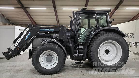 Valtra T182 曳引機