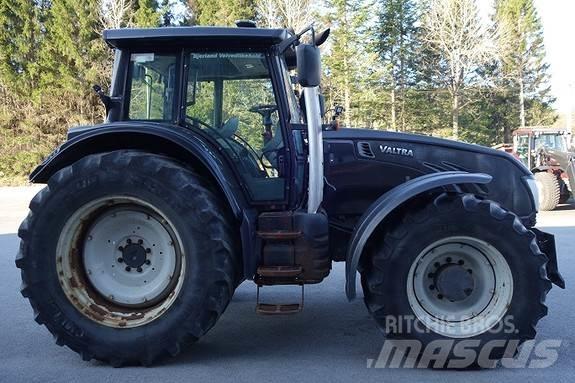 Valtra T213 Versu 曳引機