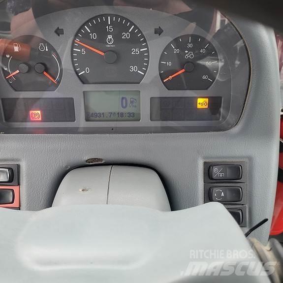 Valtra T213 VERSU 曳引機