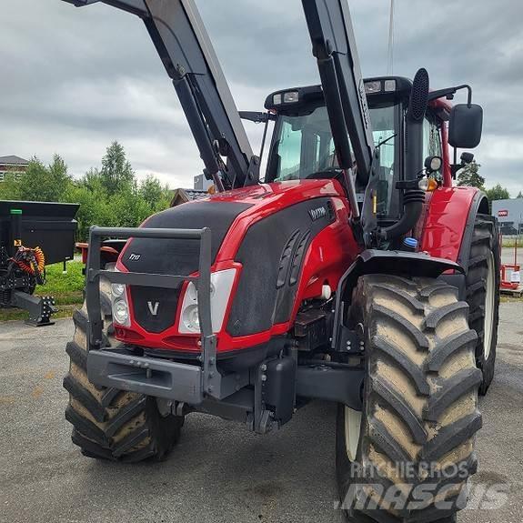 Valtra T213 VERSU 曳引機