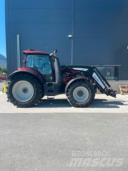 Valtra T214 曳引機
