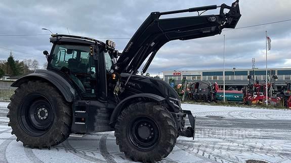Valtra T235 曳引機