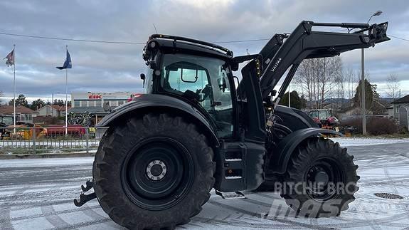 Valtra T235 曳引機
