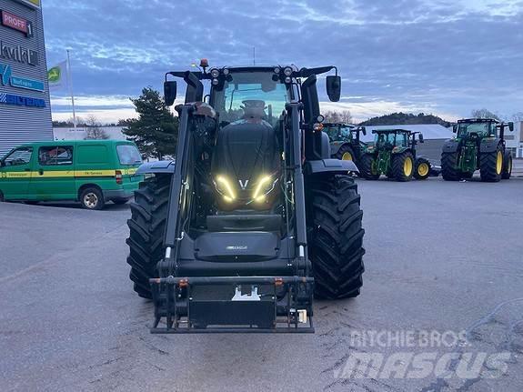 Valtra T235 曳引機