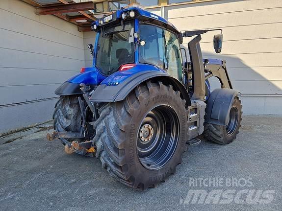 Valtra T235 曳引機