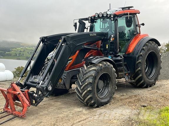 Valtra T235D 曳引機