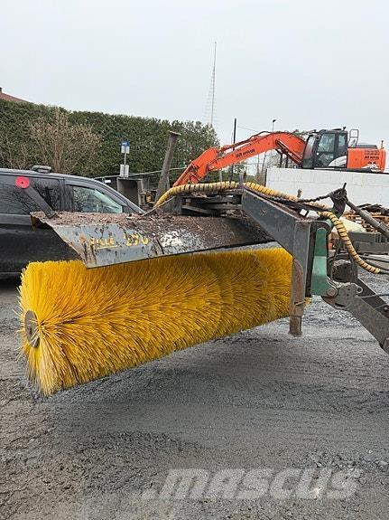   其他路面和雪地機械