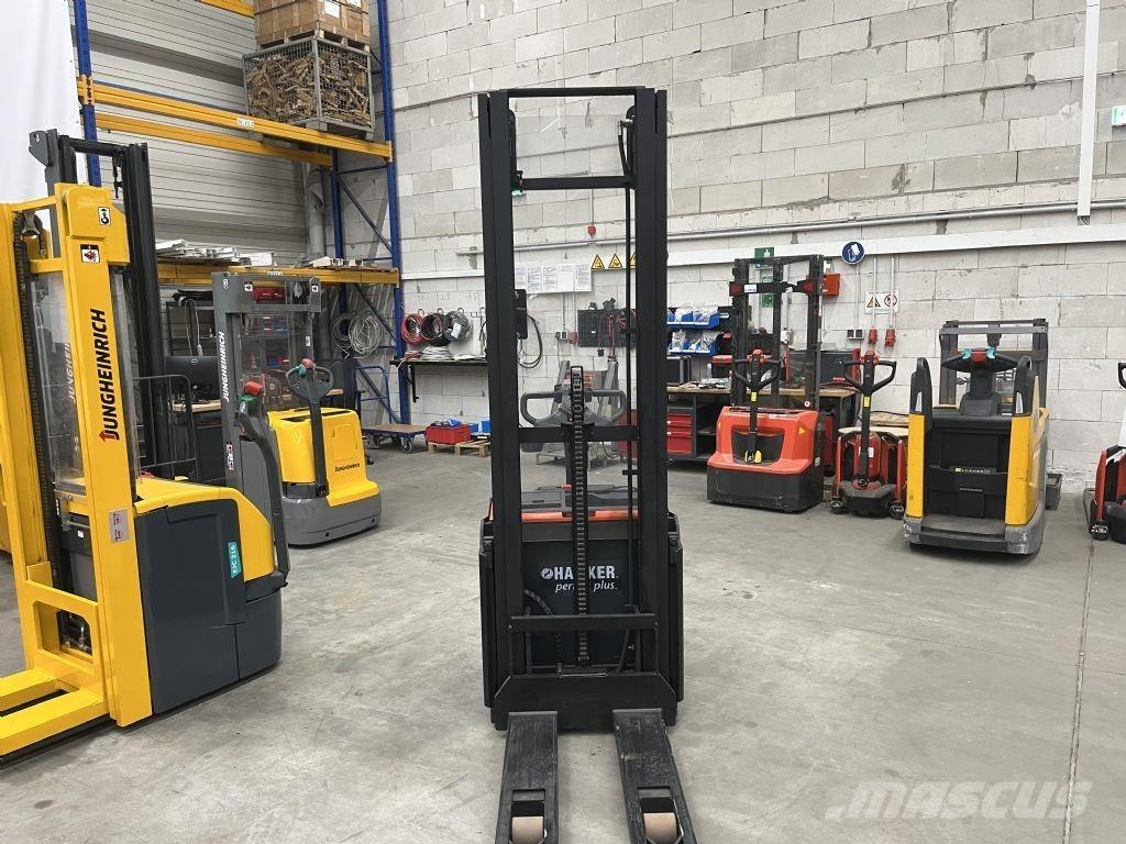 BT SWE 120 行走控制式堆積機