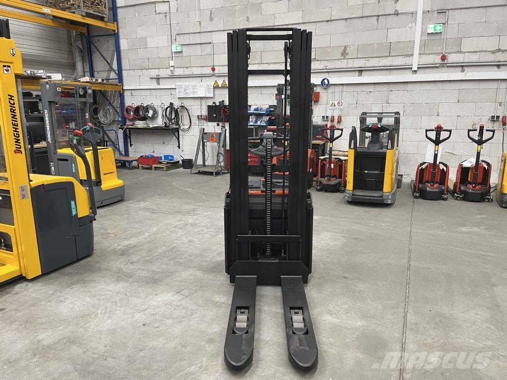BT SWE 120 L 行走控制式堆積機