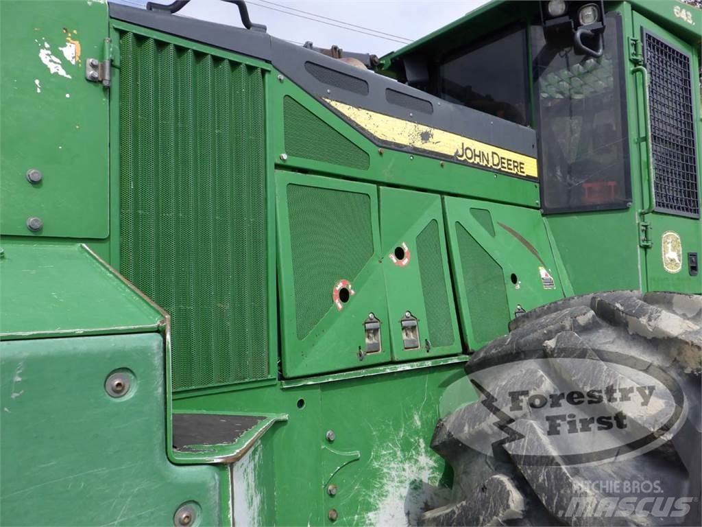 John Deere 643L 伐木歸堆機