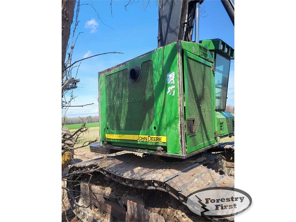 John Deere 753J 伐木歸堆機