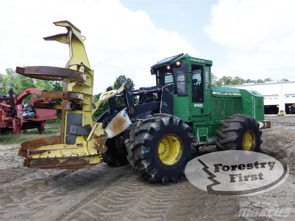John Deere 843K 伐木歸堆機